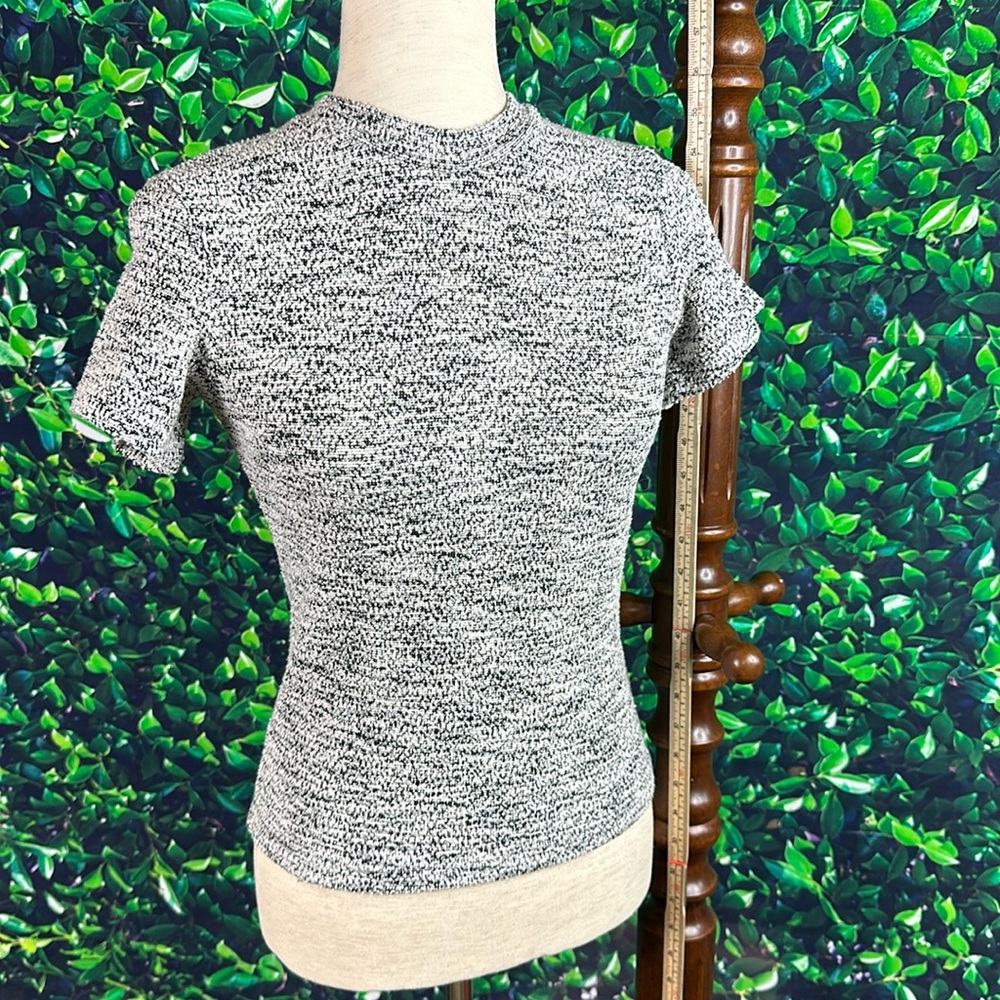 Stretch textured short sleeve black & white classic lines fitted shirt